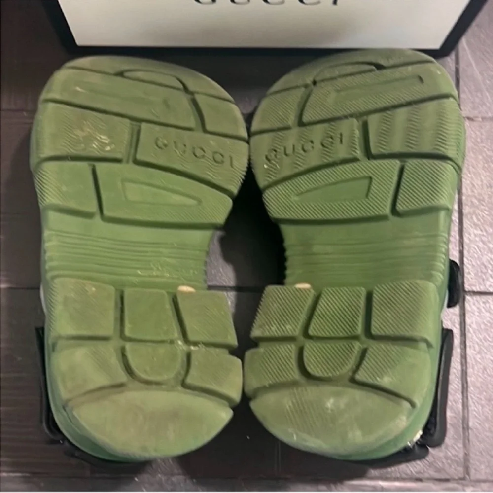 Authentic Gucci luxury designer kids signature boys leather sandals sz 13 Euro31